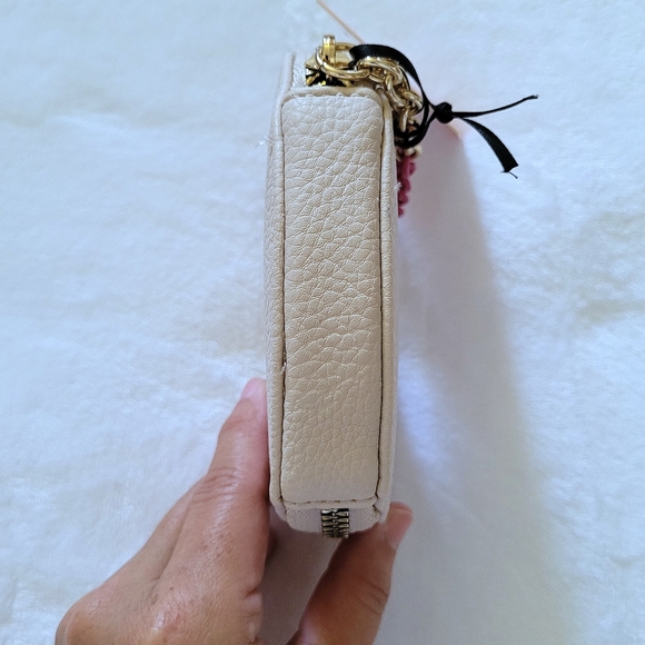 Juicy🍊 Couture "Can't Tame Her" Heart❤ Zip Around Coin🪙 Purse - NWT - Picture 4 of 14